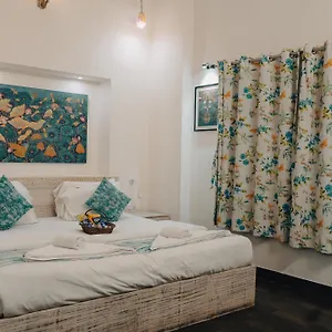 Safarnama - A Boutique Varanasi