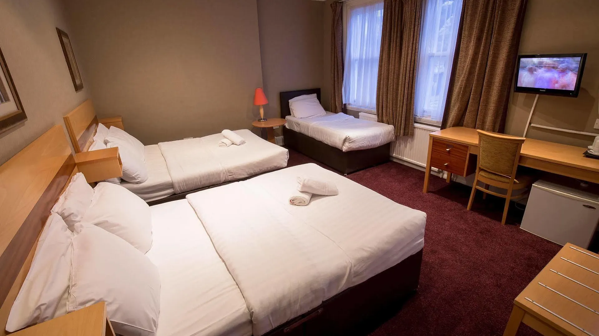 Newham Hotel Лондон 2*,