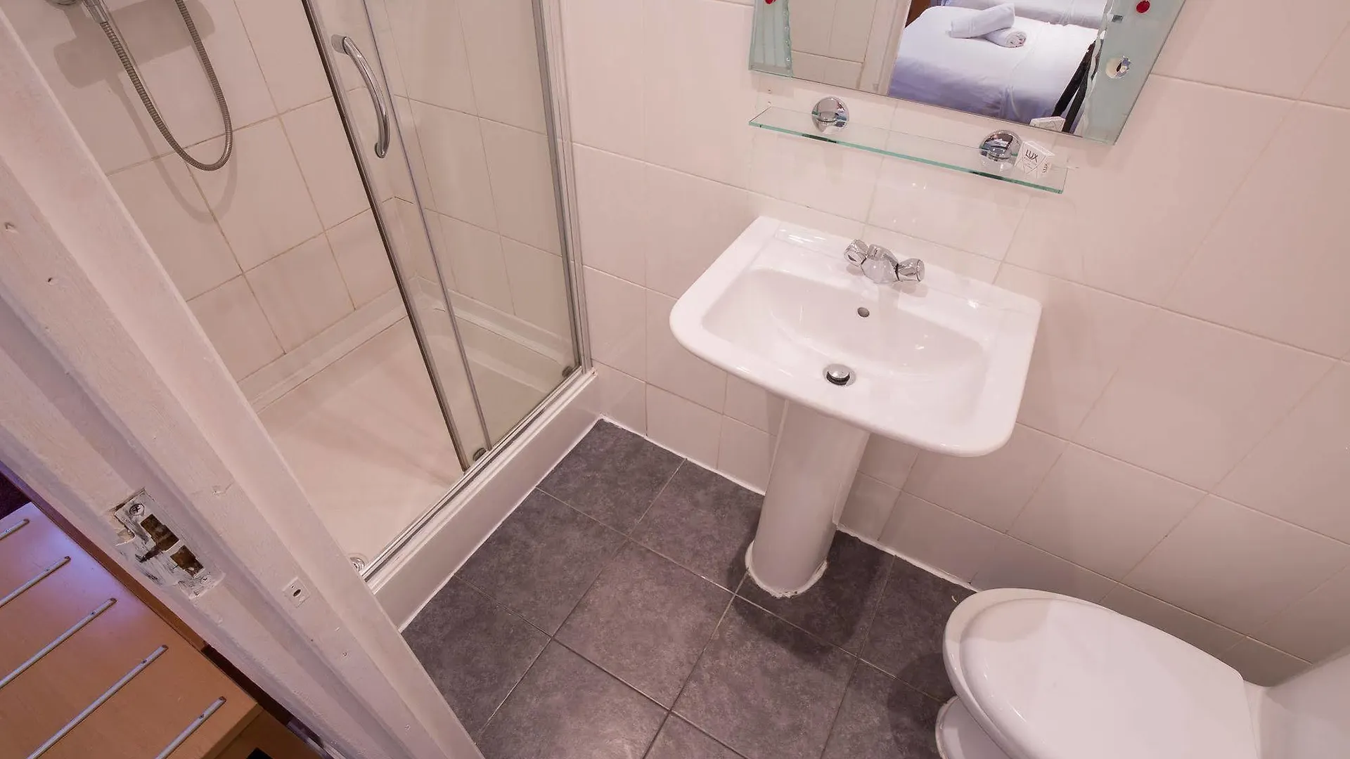 Newham Hotel Лондон 2*,