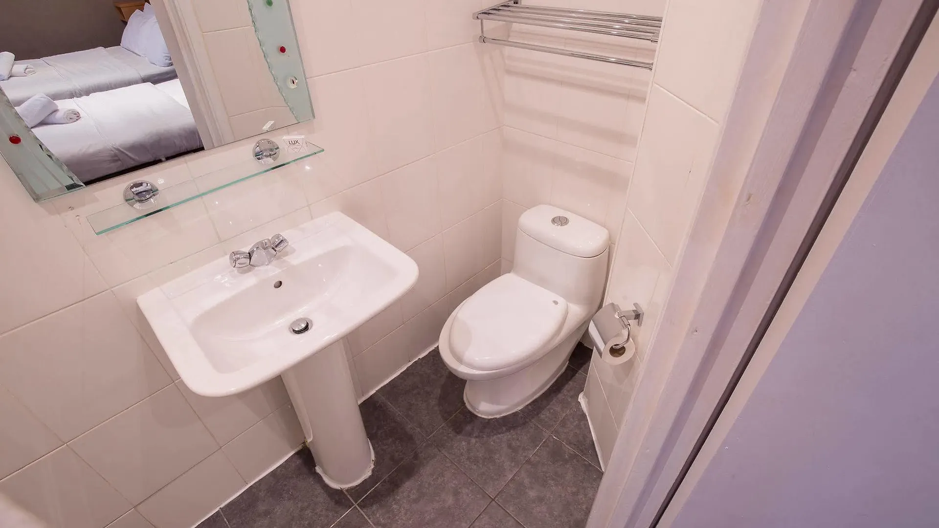 Newham Hotel Лондон